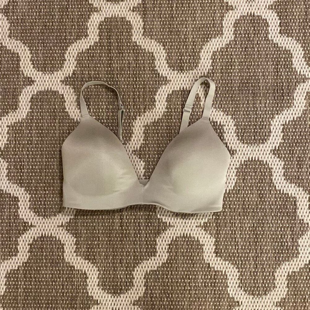 Skims wireless bra, size 34DD